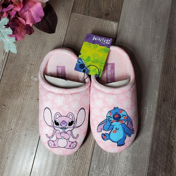 NWT Disney Lilo & Stitch and Angel Pink Slippers Size 5/6 Women's - Picture 1 of 11
